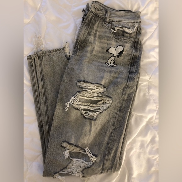 NWOT American Eagle x Peanuts Snoopy Mom Jeans - Picture 3 of 7